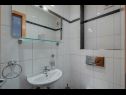 Apartementen Miro SA1(2), SA3(2), A2 Maisonette(2+2), A4(6+2), A5(6+2)  Crikvenica - Riviera Crikvenica  - Appartement - A2 Maisonette(2+2): badkamer met toilet