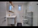 Apartementen Miro SA1(2), SA3(2), A2 Maisonette(2+2), A4(6+2), A5(6+2)  Crikvenica - Riviera Crikvenica  - Appartement - A4(6+2): badkamer met toilet