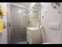 Apartementen Mario - 50 m from sea : A1(2+2) Novi Vinodolski - Riviera Crikvenica  - Appartement - A1(2+2): badkamer met toilet