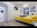 Apartementen Mario - 50 m from sea : A1(2+2) Novi Vinodolski - Riviera Crikvenica  - Appartement - A1(2+2): slaapkamer