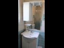 Apartementen Vis 1 B1(4+2) - silver Selce - Riviera Crikvenica  - Appartement - B1(4+2) - silver: badkamer met toilet
