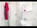 Apartementen en kamers Bari - 10 km from airport: A1(2), A2(2), R2(2), R3(2), R4(2) Kupari - Riviera Dubrovnik  - Appartement - A1(2): badkamer met toilet