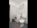 Kamers Mare - economy rooms: R1(2), R2(2), R3(3), R4(3) Sucuraj - Eiland Hvar  - Kamer - R1(2): badkamer met toilet