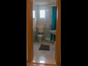 Apartementen Nada A1(8), A2(8) Sucuraj - Eiland Hvar  - Appartement - A1(8): badkamer met toilet