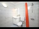 Apartementen Josi - 200 m from sea: SA1(2), SA2(2), SA3(2), A5(4), SA6(2), A7(4) Vrboska - Eiland Hvar  - Appartement - A5(4): badkamer met toilet