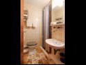 Apartementen Emily - 50m from beach; A1(2), A2(2), A3(2), A4(2), A5(4+1) Vrboska - Eiland Hvar  - Studio-appartment - A4(2): badkamer met toilet