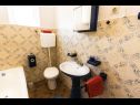 Apartementen Sea View - 7 m from beach: A1(5+1) Baai Zarace (Gdinj) - Eiland Hvar  - Kroatië  - Appartement - A1(5+1): badkamer met toilet