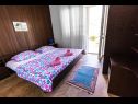 Apartementen Sea View - 7 m from beach: A1(5+1) Baai Zarace (Gdinj) - Eiland Hvar  - Kroatië  - Appartement - A1(5+1): slaapkamer