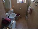 Apartementen Rajka - 20 m from beach: Rajka(4) Koromacno - Istrië  - Appartement - Rajka(4): badkamer met toilet