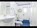 Apartementen Robi 1 - sea view: A1 sea view(4+1) Liznjan - Istrië  - Appartement - A1 sea view(4+1): badkamer met toilet