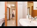 Apartementen Robi 2 - marina view: A1(4+1) Liznjan - Istrië  - Appartement - A1(4+1): badkamer met toilet