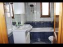 Apartementen Marina A1(5) Medulin - Istrië  - Appartement - A1(5): badkamer met toilet