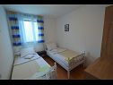 Apartementen Jozefina - barbecue: A1(4+1), A2(3+1) Malinska - Eiland Krk  - Appartement - A1(4+1): slaapkamer