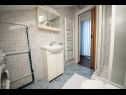 Apartementen Ivona - open swimming pool: A1 (4+2), A2 (2+2) Njivice - Eiland Krk  - Appartement - A2 (2+2): badkamer met toilet