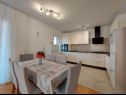 Apartementen Fab - spacious terrace: A1(5+1) Punat - Eiland Krk  - Appartement - A1(5+1): keuken en eetkamer