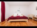 Apartementen Juri A1(2+2), A2(2+2) Vrbnik - Eiland Krk  - Appartement - A2(2+2): slaapkamer