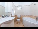 Apartementen Juri A1(2+2), A2(2+2) Vrbnik - Eiland Krk  - Appartement - A2(2+2): badkamer met toilet
