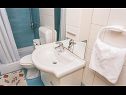 Apartementen Brusic A1(2) Vrbnik - Eiland Krk  - Appartement - A1(2): badkamer met toilet