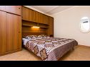 Apartementen Brusic A1(2) Vrbnik - Eiland Krk  - Appartement - A1(2): slaapkamer