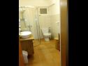 Apartementen Luka A1(4), A2(4) Vrbnik - Eiland Krk  - Appartement - A1(4): badkamer met toilet