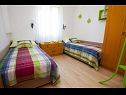 Apartementen Luka A1(4), A2(4) Vrbnik - Eiland Krk  - Appartement - A1(4): slaapkamer