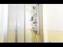 Apartementen Buza SA2(2) Vrbnik - Eiland Krk  - Studio-appartment - SA2(2): badkamer met toilet