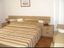 Apartementen Supec - near the sea: A1(4), A2(4) Vrbnik - Eiland Krk  - Appartement - A1(4): slaapkamer
