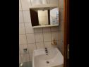 Apartementen Supec - near the sea: A1(4), A2(4) Vrbnik - Eiland Krk  - Appartement - A2(4): badkamer met toilet