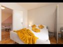 Apartementen SaMa A1(2+1) Vrbnik - Eiland Krk  - Appartement - A1(2+1): slaapkamer