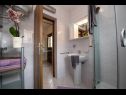 Apartementen Miriam - 200m from beach: SA1(2+1), A2(2+2) Ika - Kvarner  - Studio-appartment - SA1(2+1): badkamer met toilet