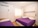 Apartementen Anđelko - air conditioning: A1(6+2), A2(6+2) Baska Voda - Riviera Makarska  - Appartement - A1(6+2): slaapkamer