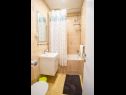 Apartementen Anđelko - air conditioning: A1(6+2), A2(6+2) Baska Voda - Riviera Makarska  - Appartement - A2(6+2): badkamer met toilet