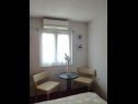 Apartementen Jasna - family friendly: A1 Prizemlje (2+2), A2 Gornji (2+2) Baska Voda - Riviera Makarska  - Appartement - A1 Prizemlje (2+2): slaapkamer