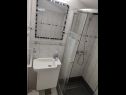 Apartementen Žana - 30 m from sea : A1(6+2) Baska Voda - Riviera Makarska  - Appartement - A1(6+2): badkamer met toilet