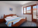 Apartementen Ante M - 100 m from beach: A1(4+2), A2(4+2), C3(2) Brela - Riviera Makarska  - Appartement - A1(4+2): slaapkamer