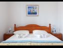 Apartementen Ante M - 100 m from beach: A1(4+2), A2(4+2), C3(2) Brela - Riviera Makarska  - Appartement - A1(4+2): slaapkamer