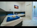 Apartementen Lovre - close to the sea : A1(6), A2(4+1) prizemlje, A3(5) Brela - Riviera Makarska  - Appartement - A2(4+1) prizemlje: slaapkamer