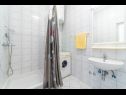 Apartementen Horizont - 150 m from pebble beach: A1-Filip(4+2), A2-Mario(4+2) Brist - Riviera Makarska  - Appartement - A1-Filip(4+2): badkamer met toilet