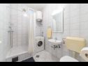 Apartementen Horizont - 150 m from pebble beach: A1-Filip(4+2), A2-Mario(4+2) Brist - Riviera Makarska  - Appartement - A2-Mario(4+2): badkamer met toilet