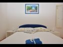 Apartementen Ivi - 100 m from pebble beach: A1(2+2), A2(2+2), A3(2+2), A4(4+4), A5(2+2) Drasnice - Riviera Makarska  - Appartement - A3(2+2): slaapkamer