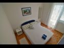 Apartementen Ivi - 100 m from pebble beach: A1(2+2), A2(2+2), A3(2+2), A4(4+4), A5(2+2) Drasnice - Riviera Makarska  - Appartement - A3(2+2): slaapkamer