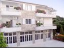 Apartementen Ivi - 100 m from pebble beach: A1(2+2), A2(2+2), A3(2+2), A4(4+4), A5(2+2) Drasnice - Riviera Makarska  - huis