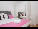 Apartementen Ivi - 100 m from pebble beach: A1(2+2), A2(2+2), A3(2+2), A4(4+4), A5(2+2) Drasnice - Riviera Makarska  - Appartement - A1(2+2): slaapkamer