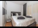 Apartementen Ivi - 100 m from pebble beach: A1(2+2), A2(2+2), A3(2+2), A4(4+4), A5(2+2) Drasnice - Riviera Makarska  - Appartement - A2(2+2): slaapkamer