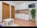Apartementen Ivi - 100 m from pebble beach: A1(2+2), A2(2+2), A3(2+2), A4(4+4), A5(2+2) Drasnice - Riviera Makarska  - Appartement - A5(2+2): keuken