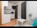 Apartementen Ivi - 100 m from pebble beach: A1(2+2), A2(2+2), A3(2+2), A4(4+4), A5(2+2) Drasnice - Riviera Makarska  - Appartement - A3(2+2): keuken