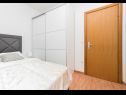 Apartementen Ivi - 100 m from pebble beach: A1(2+2), A2(2+2), A3(2+2), A4(4+4), A5(2+2) Drasnice - Riviera Makarska  - Appartement - A4(4+4): slaapkamer
