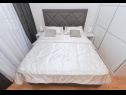 Apartementen Ivi - 100 m from pebble beach: A1(2+2), A2(2+2), A3(2+2), A4(4+4), A5(2+2) Drasnice - Riviera Makarska  - Appartement - A4(4+4): slaapkamer