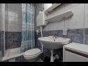 Apartementen Vlatko - affordable & cosy: SA1(4), SA2(2+2), SA3(2+2) Krvavica - Riviera Makarska  - Studio-appartment - SA3(2+2): badkamer met toilet