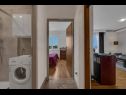Apartementen Josip - panoramic sea view & parking: A1(4+2) Makarska - Riviera Makarska  - Appartement - A1(4+2): gang